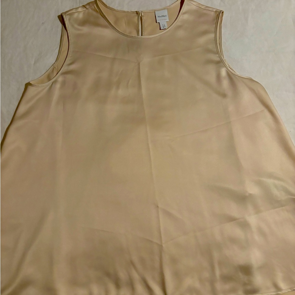 MaxMara Leisure Champagne color sleeveless blouse.
